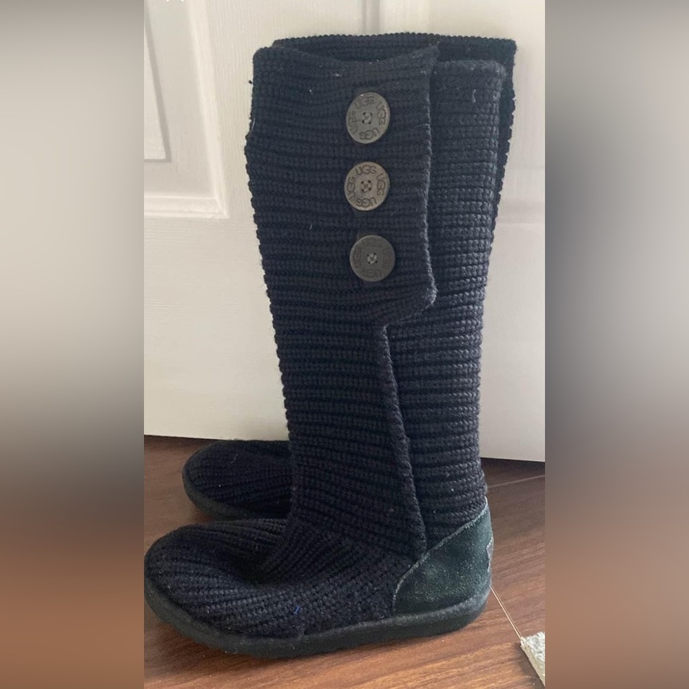 UGG Women’s Classic Cardy Boots in size 8